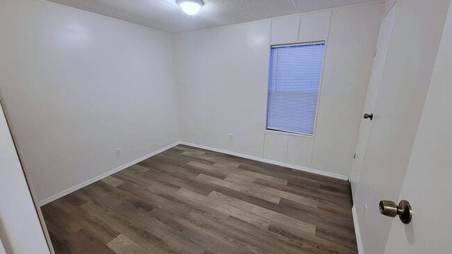 Building Photo - 7440 Land Dr