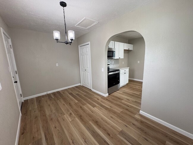 Building Photo - Don’t miss this opportunity! A Stylish Updated 4 Bedroom Home That’s Ready for You to Move Right In!