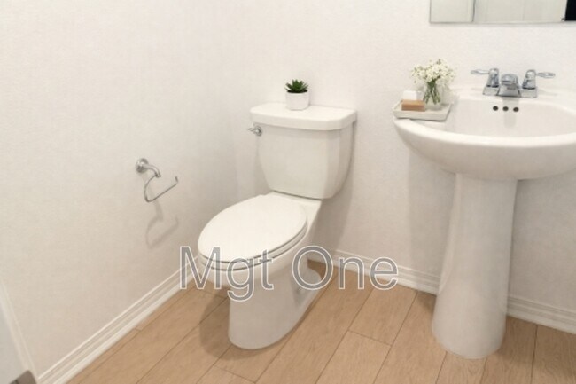 Building Photo - 15988 Lasselle St