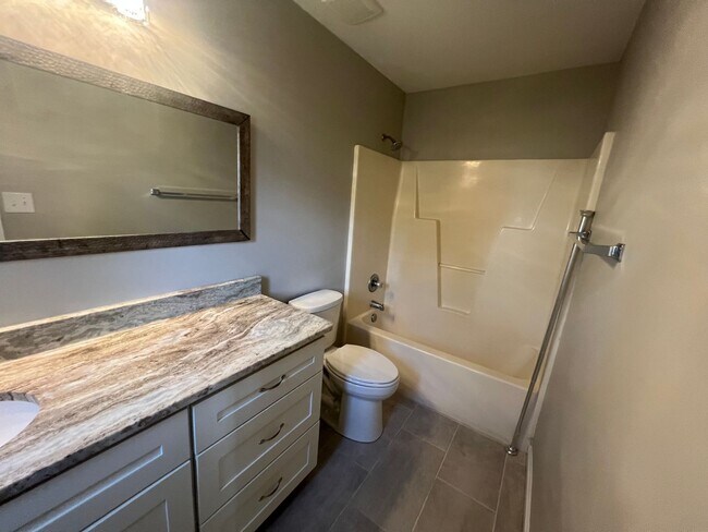 Building Photo - 5018 Huntclub Chase