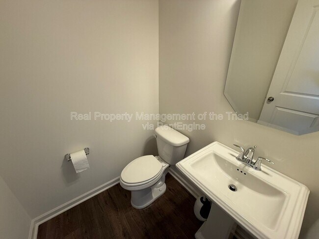 Building Photo - 1311 Red Deer Dr