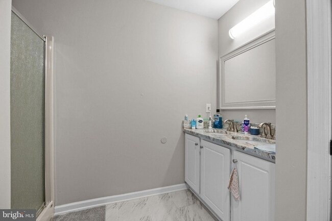 Building Photo - 3854 Ashland Dr