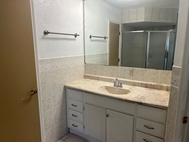 Building Photo - 3/2/2 with lanai in PC