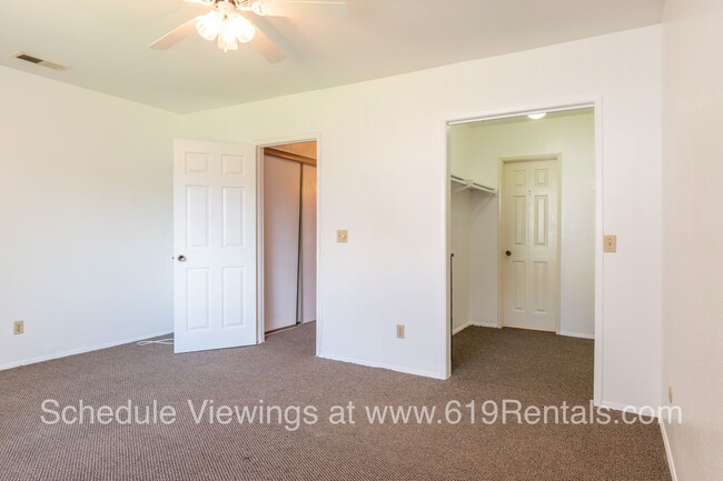 Building Photo - Beautiful 2 bedroom, 1.5 bath Townhouse wi...