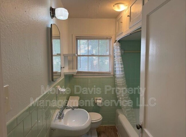 Building Photo - 3300 Robinson Ave