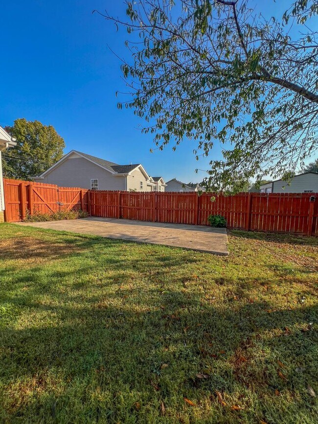 Building Photo - Beautiful Single-Family Home! Bonus Room, ...