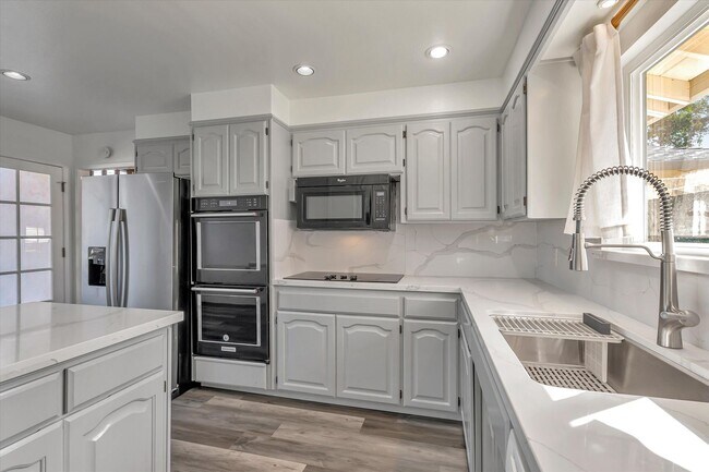 Building Photo - Tri-Level Home in Los Gatos