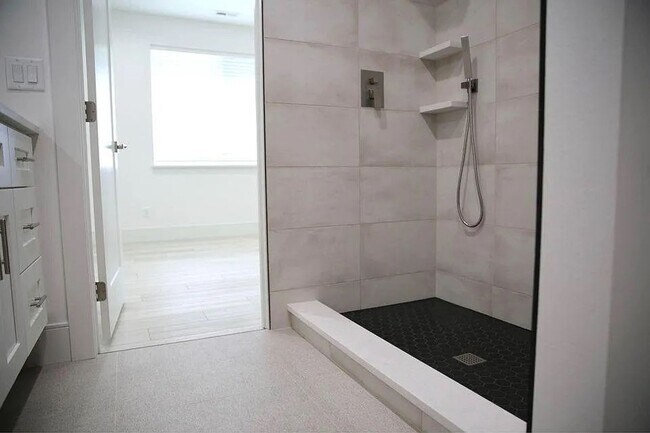 Building Photo - Modern Duplex for Rent