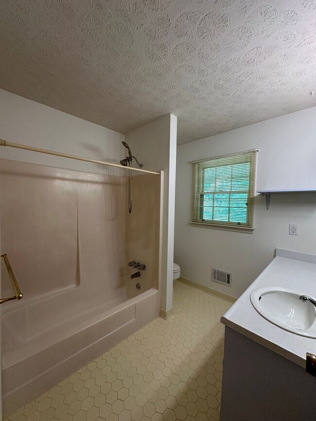 Building Photo - 375 Segrest Cir