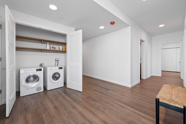 Building Photo - 1000 S Michigan Ave