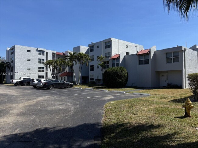 Building Photo - 9451 Evergreen Pl