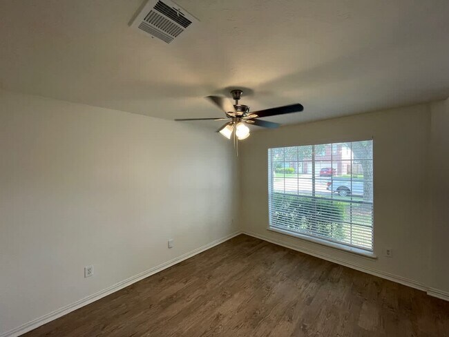 Building Photo - 6427 Founding Dr