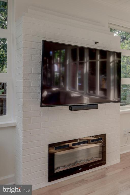 Building Photo - 1723 Oakcrest Dr