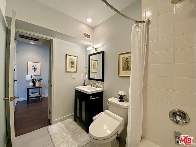 Building Photo - 1920 Hillcrest Rd