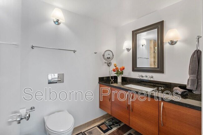 Building Photo - 33 Clementina St