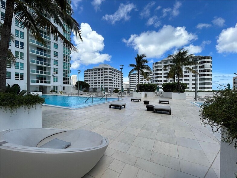 Building Photo - 951 Brickell Ave