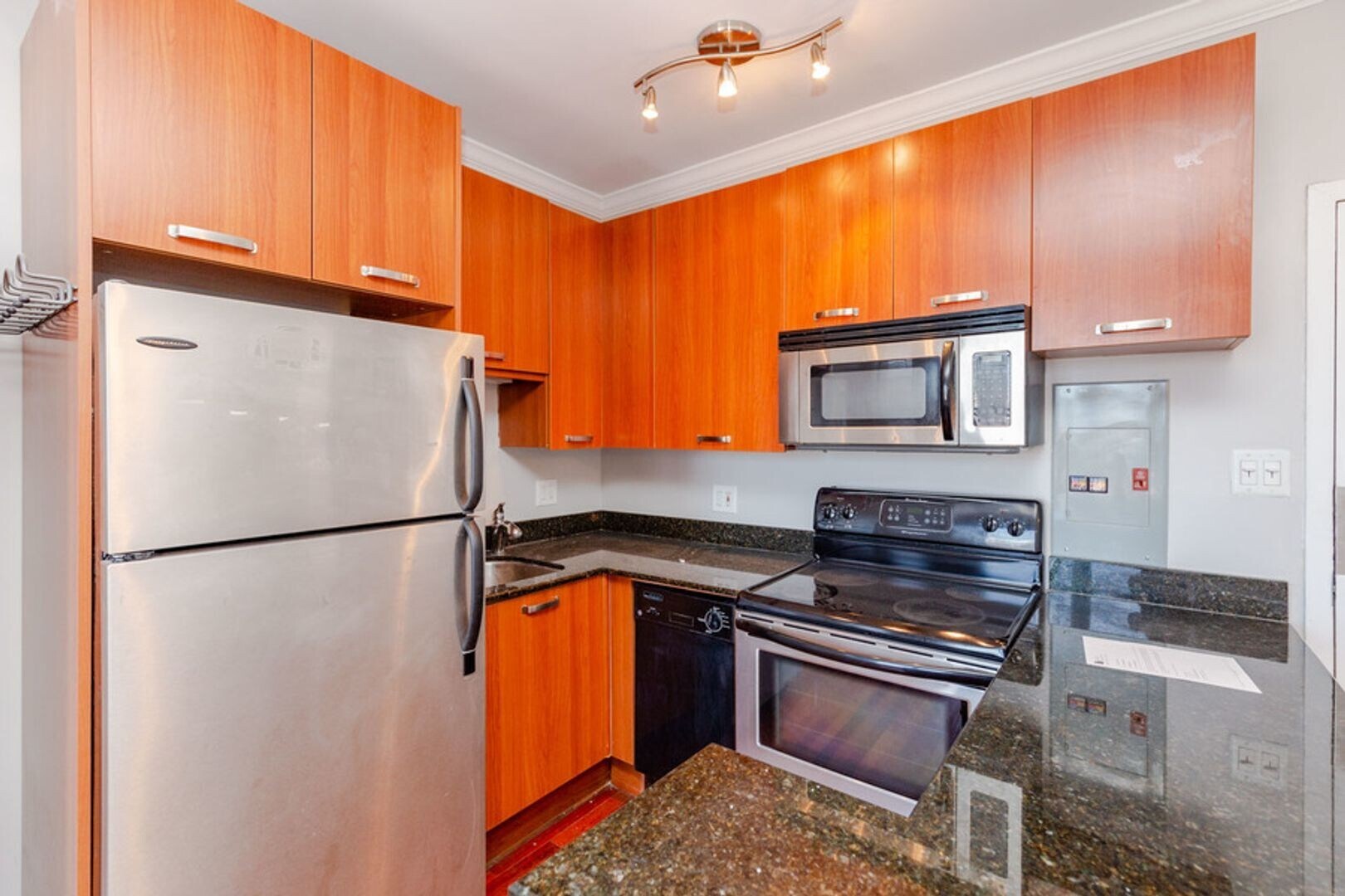 Building Photo - 734 W Bittersweet Pl