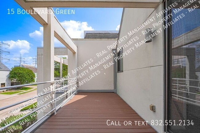 Building Photo - 15 Boulevard Green