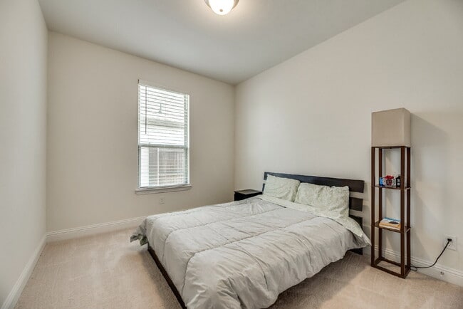 Building Photo - Charming 3-Bedroom Retreat with 2 Full Baths in Roanoke