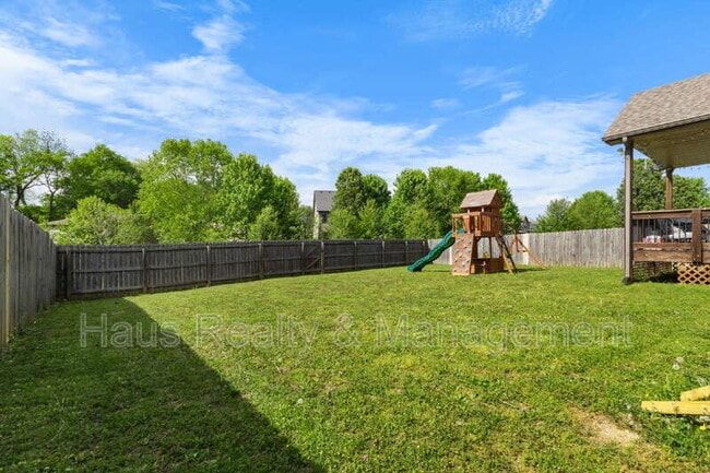 Building Photo - 752 Cavalier Dr