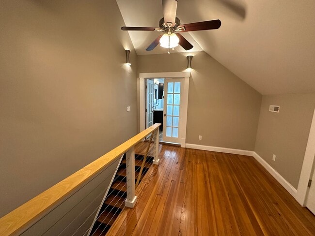 Building Photo - Hunter Ave 1045-1047 GW2