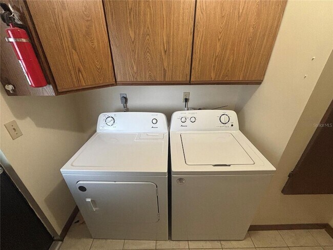 Building Photo - 10211 SW 93rd Ct