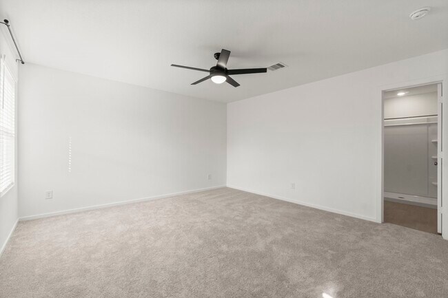 Building Photo - 25429 Carnation Ct