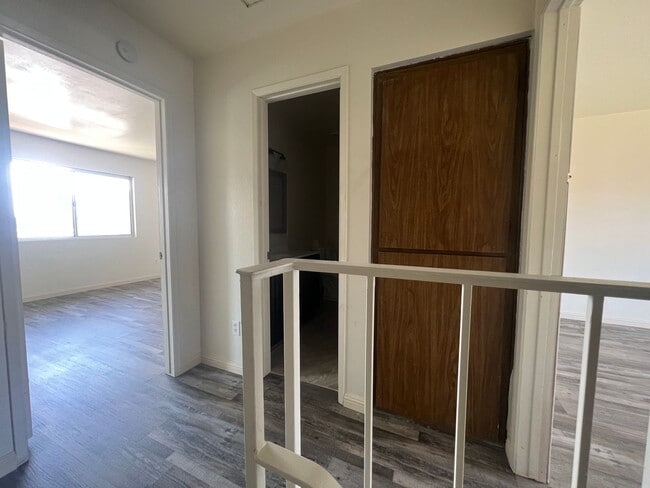 Building Photo - 2 Bedroom 1.5 Bath townhouse in Escondido