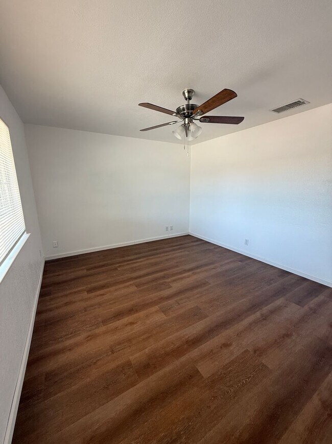 Building Photo - Charming 4-Bedroom Home for Rent in Hesperia, CA!