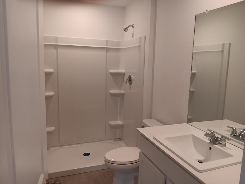 Master Bath - 20336 Red Coral