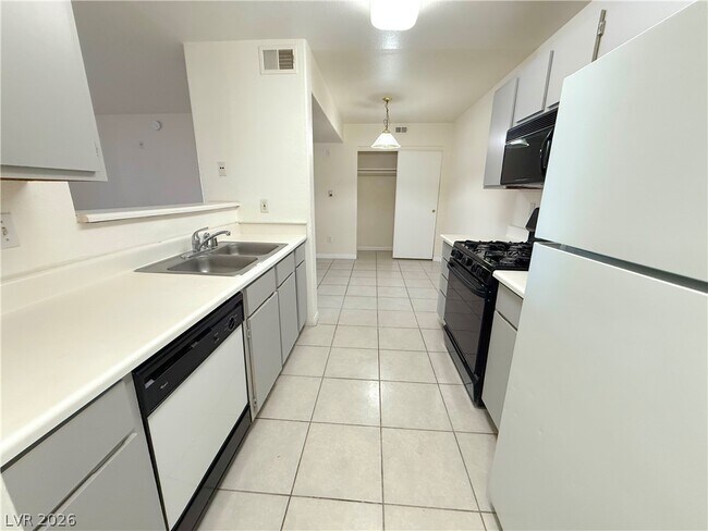 Building Photo - 7885 W Flamingo Rd