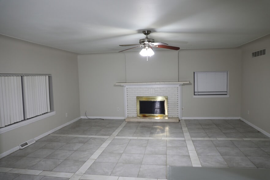 Building Photo - 25323 Orchard Lake Rd