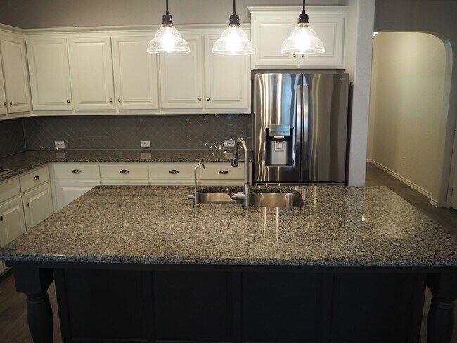 Building Photo - 812 Dove Cv