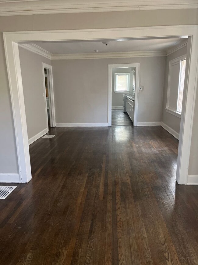 Building Photo - Cute & Cozy 2 Bedroom W/Bonus Room For Rent!!