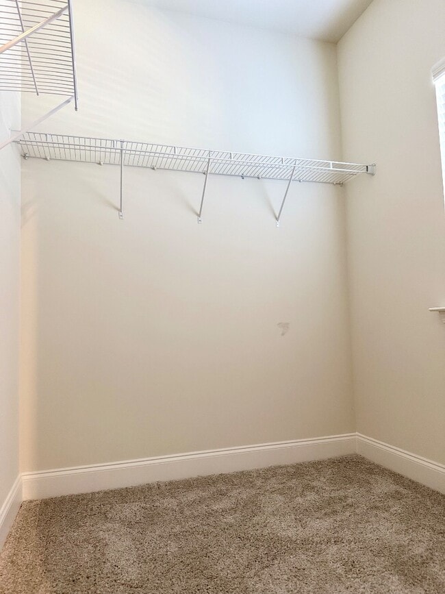 Building Photo - 4400 Parkcrest Dr