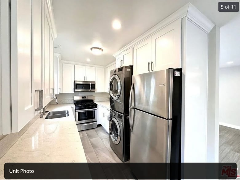 Building Photo - 1051 S Sherbourne Dr