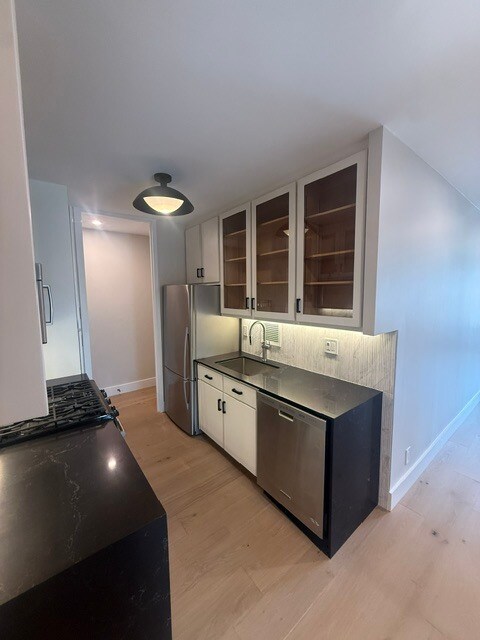 Building Photo - 65 E India Row