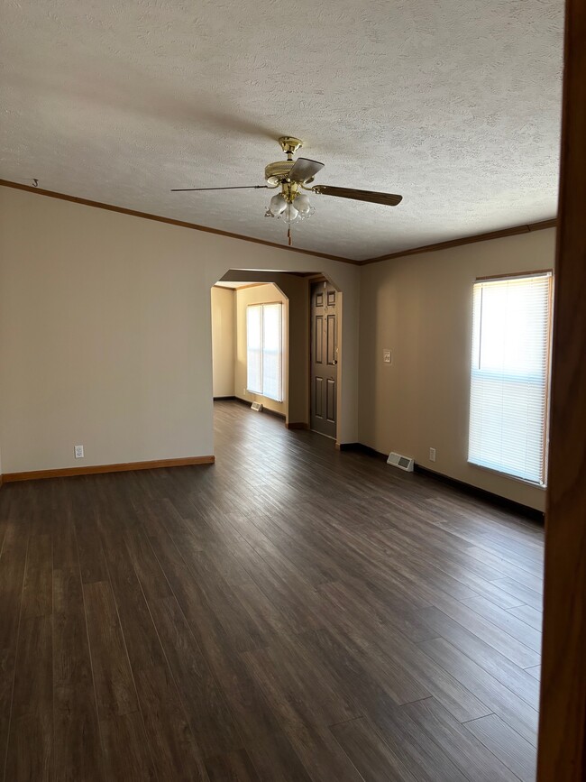 Building Photo - 817 Wilderness Dr