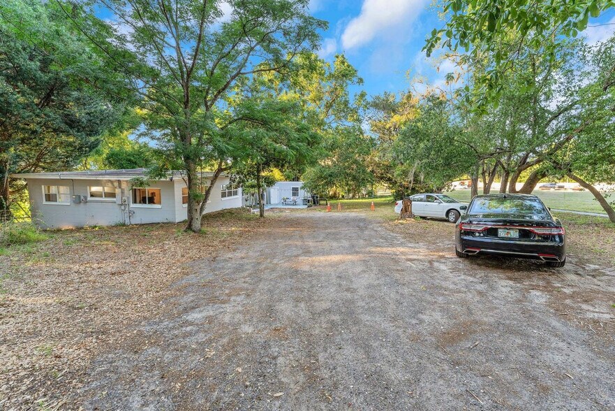 Building Photo - 7901 Lois Mae Ct