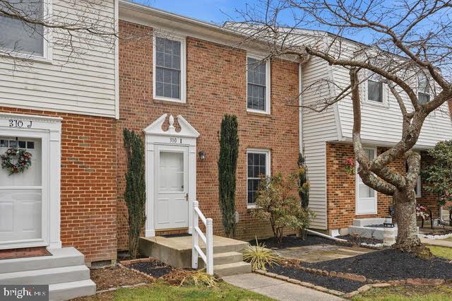 Building Photo - 310 S 11th St