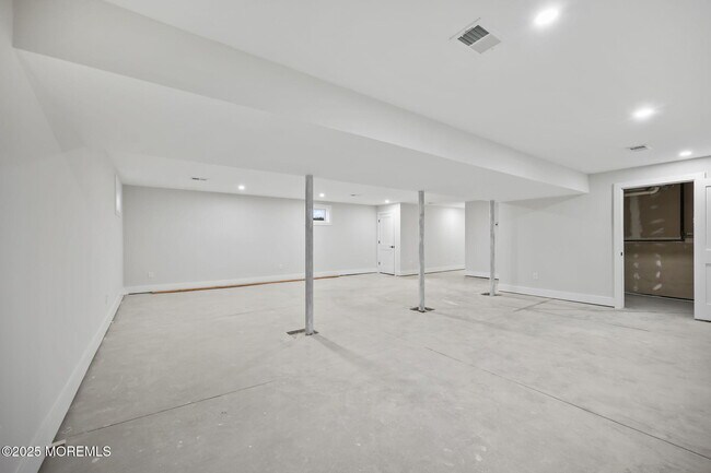 Building Photo - 211 Rockwell Ave