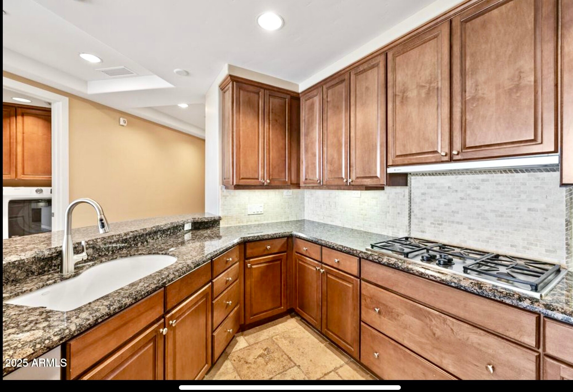 Fully equipped cooks kitchen - 2211 E Camelback Rd