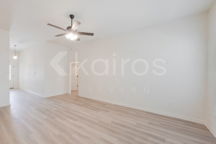 Building Photo - 205 Salvat Dr