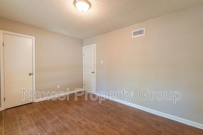 Building Photo - 4262 Sunnyslope Dr