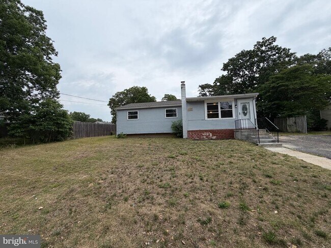 Building Photo - 1133 Louis Dr