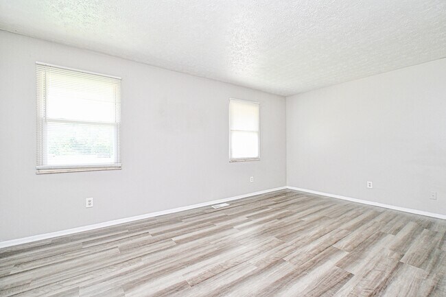 Building Photo - 10923 Birchridge Dr
