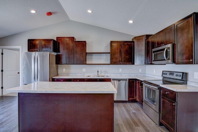 Building Photo - 1341 Blue Jay Pl