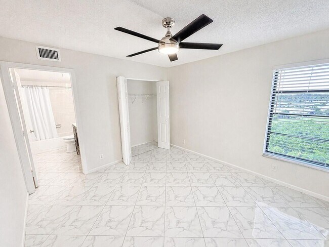 Building Photo - 7076 Huntington Ln