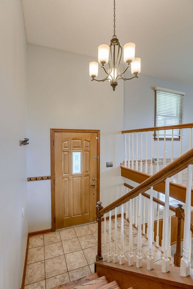 Building Photo - Updated 3 Bedroom With Finished Lower Leve...
