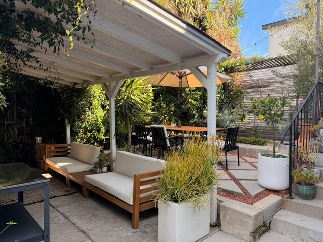 Building Photo - 957 N Avenue 49